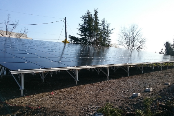 株式会社KAWAKOUの太陽光発電パネル架台設置施工(野立て設置)