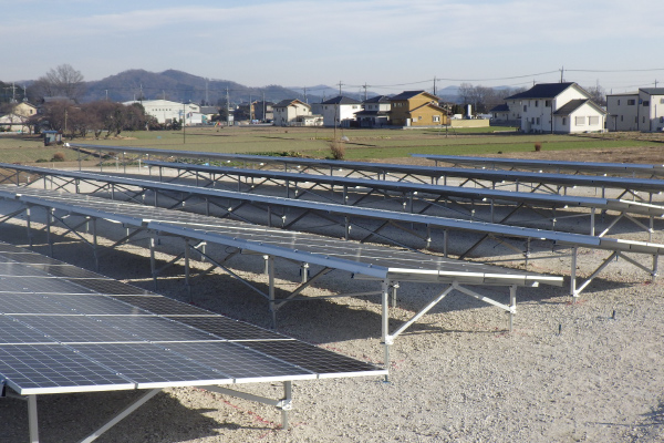 株式会社KAWAKOUの太陽光発電パネル架台設置施工(野立て設置)