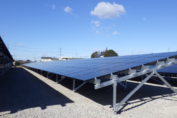 株式会社KAWAKOUの太陽光発電パネル架台設置施工(野立て設置)