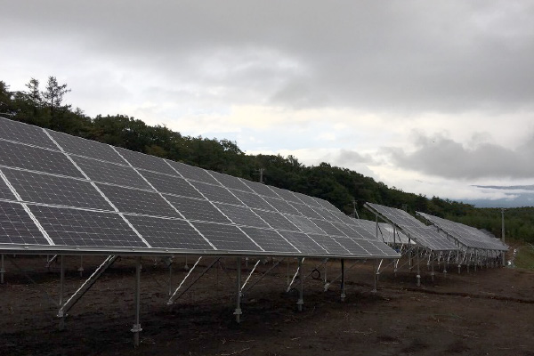 株式会社KAWAKOUの太陽光発電パネル架台設置施工（野立て設置）