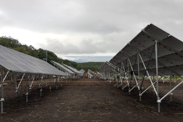 株式会社KAWAKOUの太陽光発電パネル架台設置施工(野立て設置)