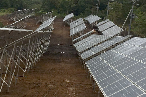 株式会社KAWAKOUの太陽光発電パネル架台設置施工（野立て設置）