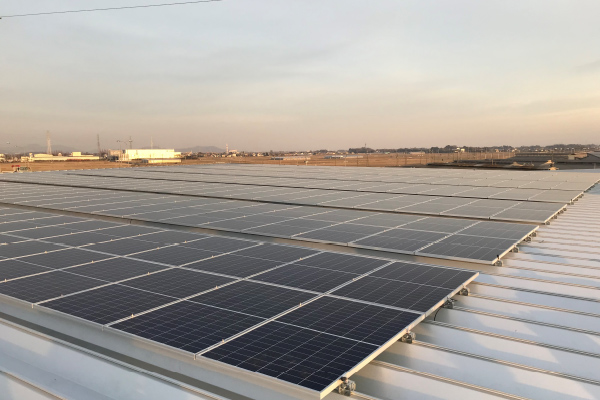 株式会社KAWAKOUの太陽光発電パネル架台設置施工（屋根設置）