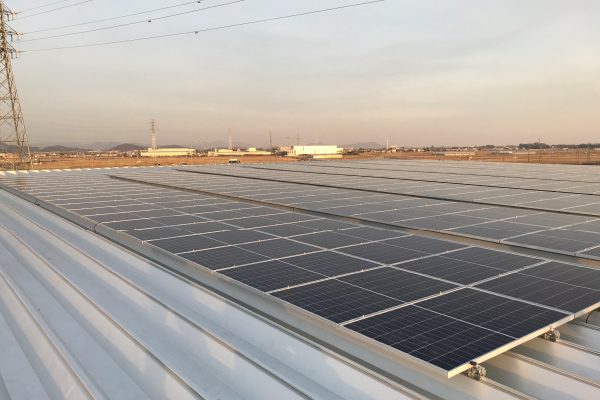 株式会社KAWAKOUの太陽光発電パネル架台設置施工（屋根設置）